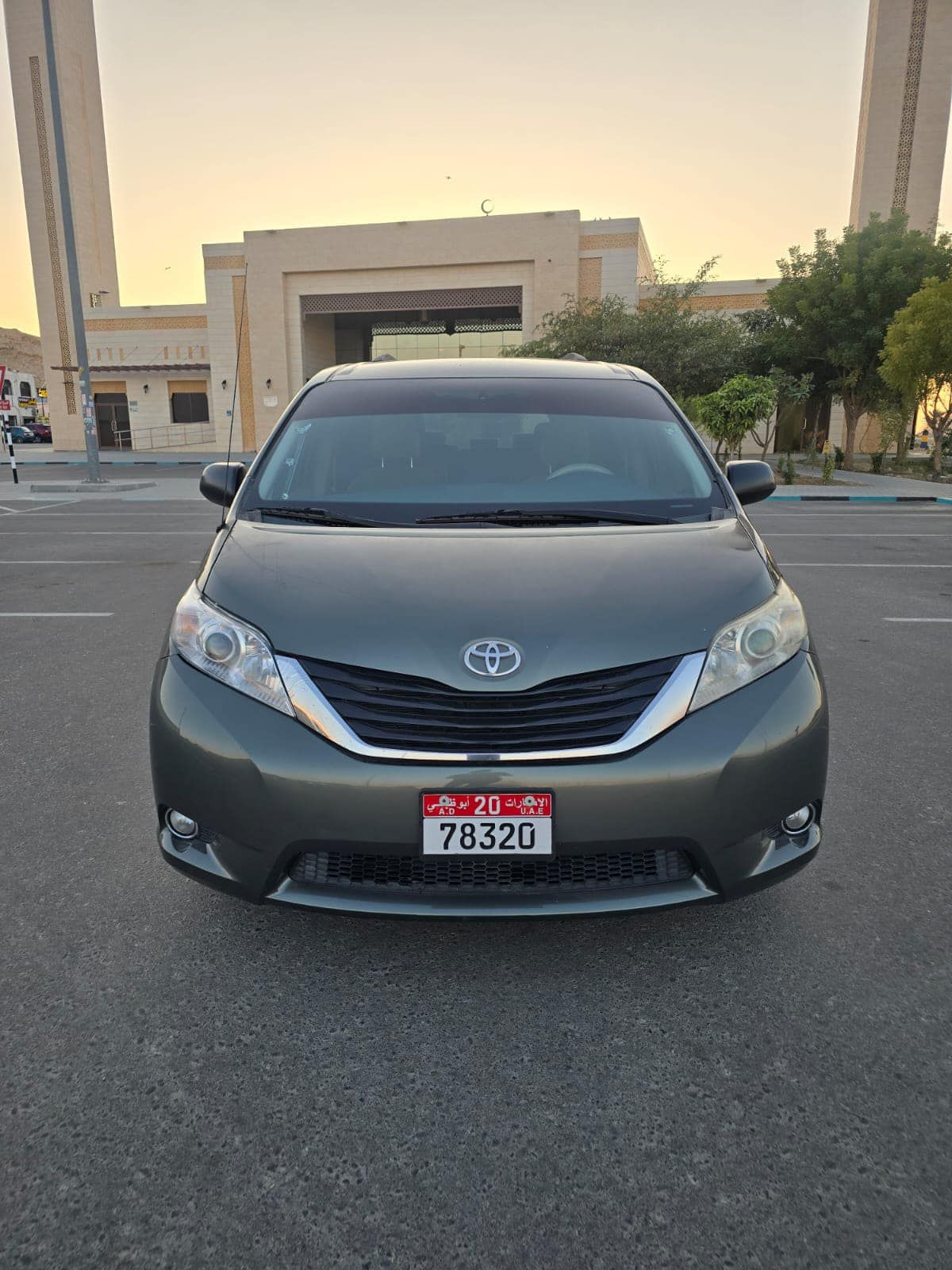 2013 Toyota Sienna in dubai