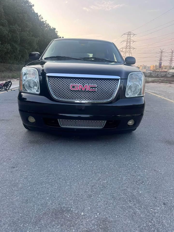 2010 GMC Yukon in dubai