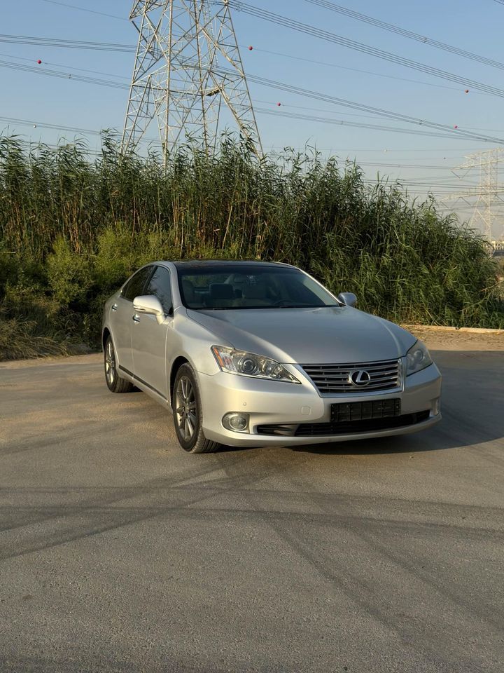 2010 Lexus ES in dubai