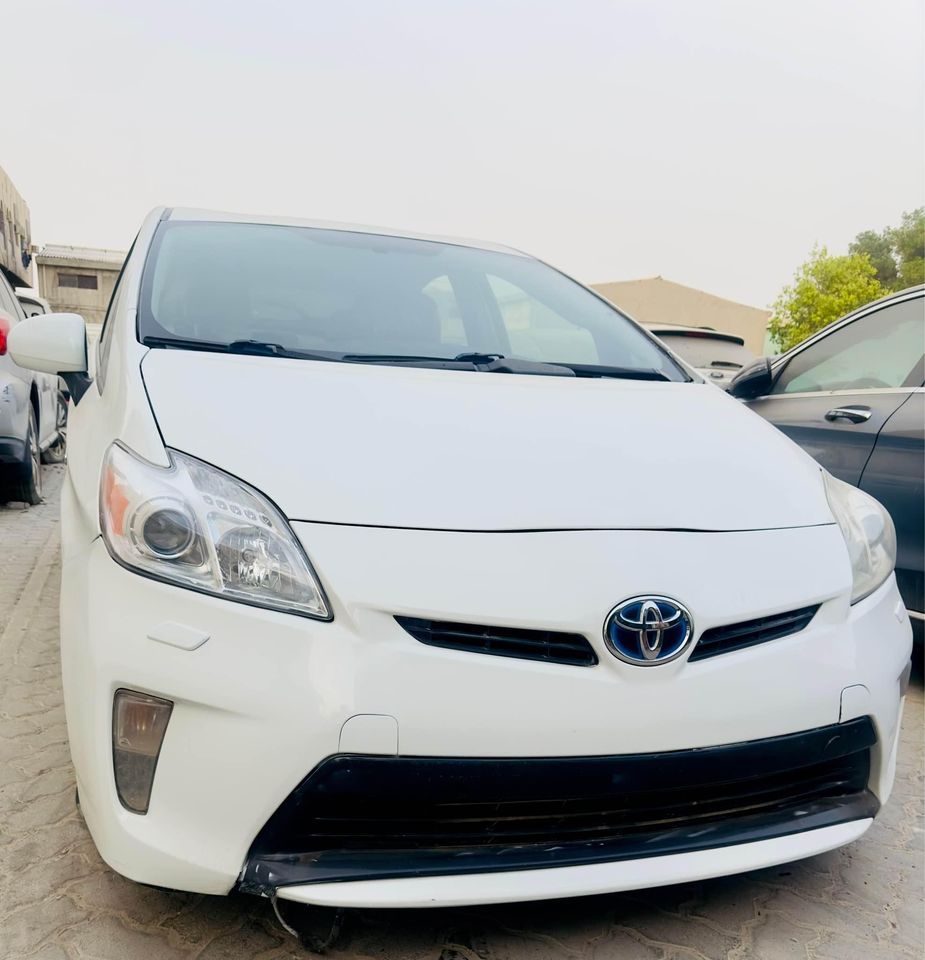 2012 Toyota Prius in dubai