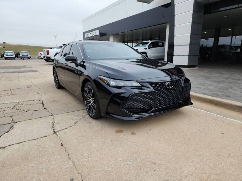 2020 Toyota Avalon in dubai