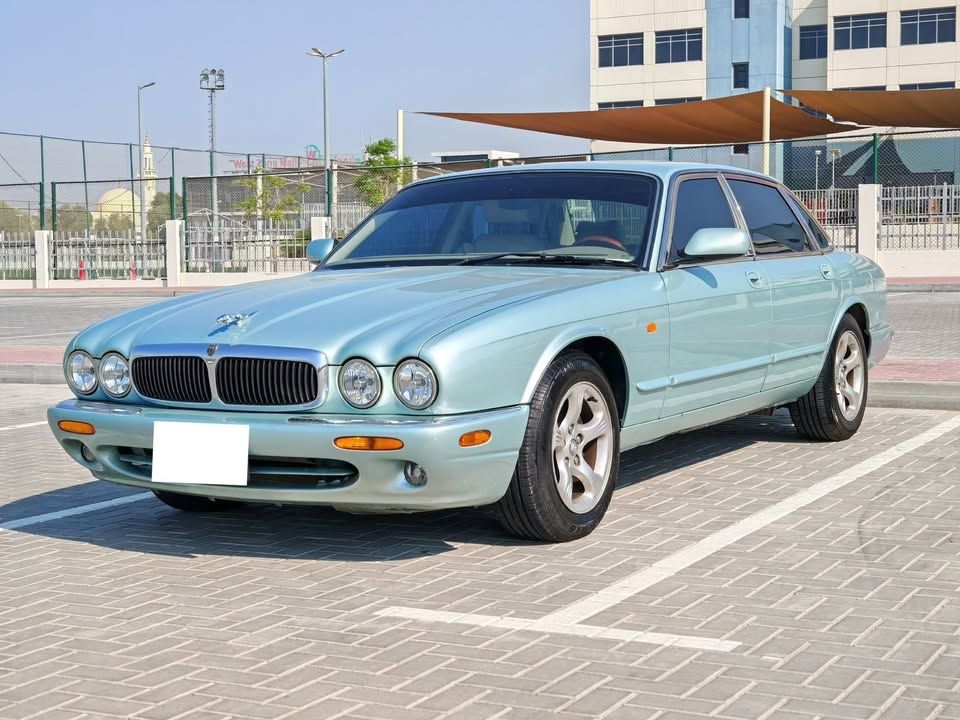 2002 جاكوار اكس كي ٨ in dubai