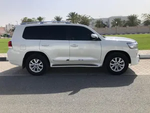 2016 Toyota Land Cruiser