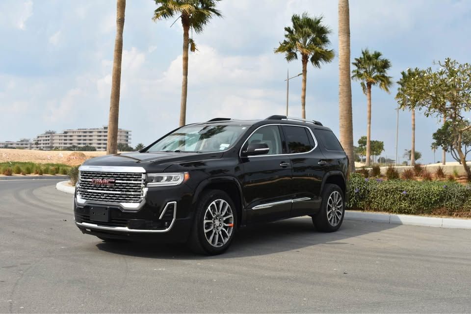 2022 GMC Acadia in dubai