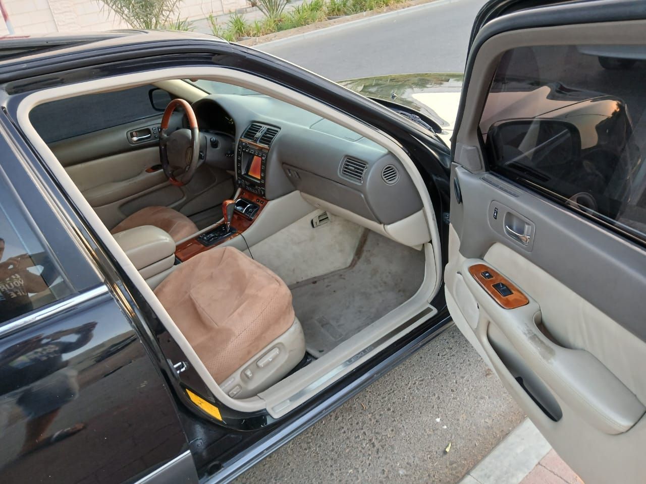 2000 Lexus LS 400