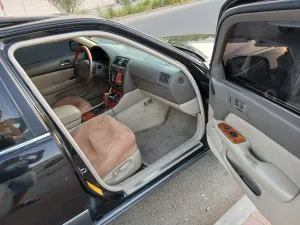 2000 Lexus LS 400