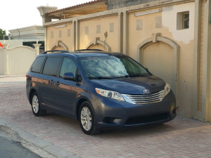 2013 Toyota Sienna in dubai