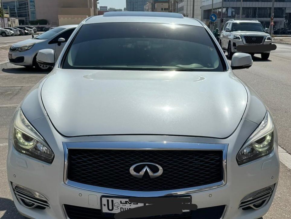 2017 Infiniti Q70 in dubai