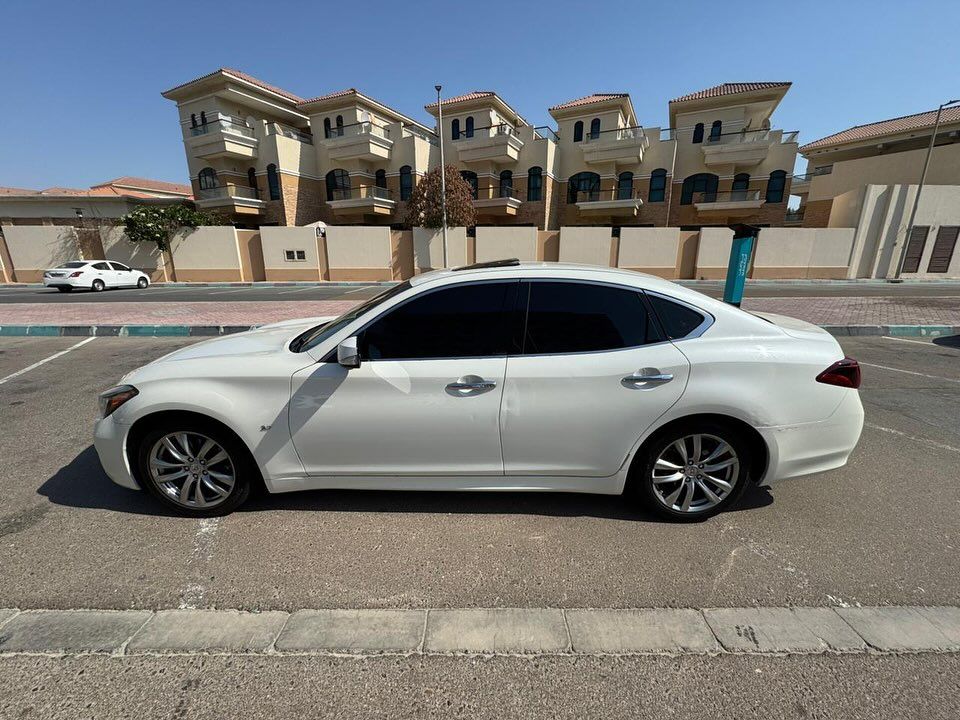 2017 Infiniti Q70