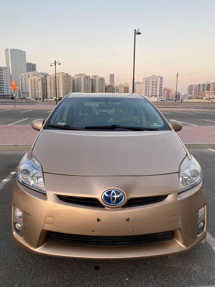 2011 Toyota Prius in dubai