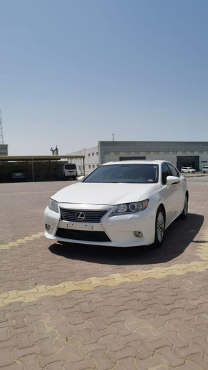 2014 Lexus ES in dubai