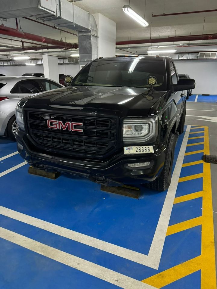 2023 GMC Sierra in dubai