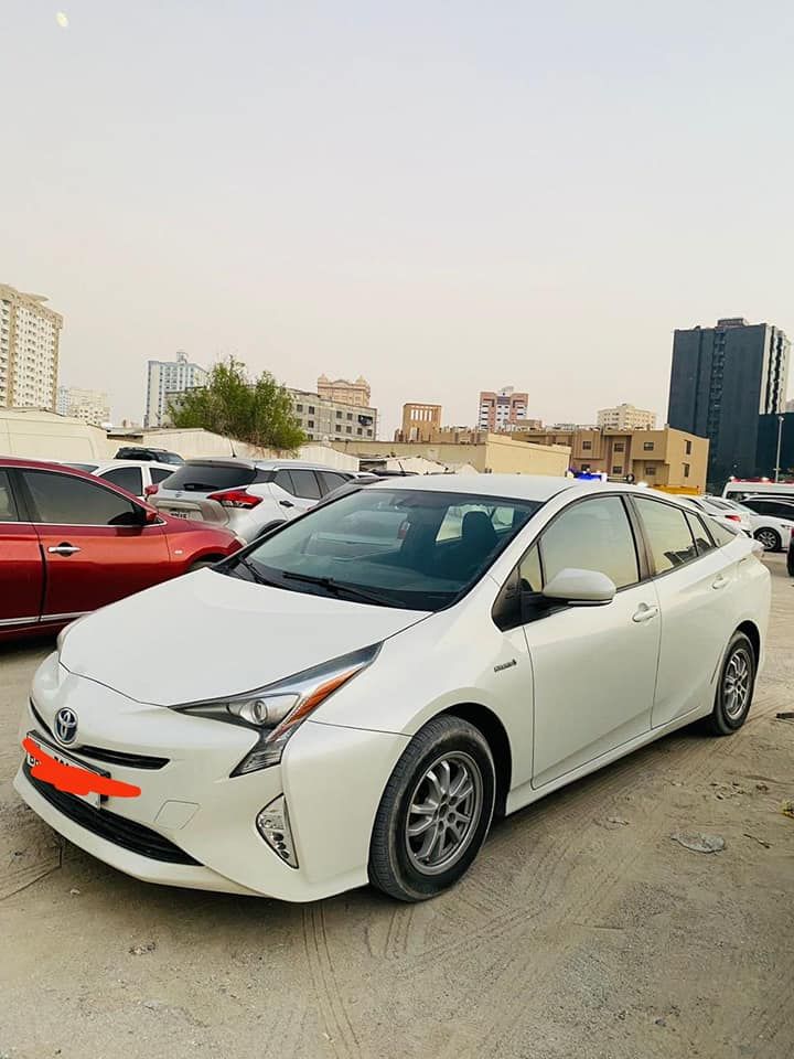 2017 Toyota Prius in dubai