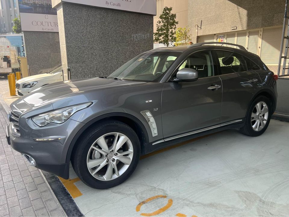 2016 Infiniti QX70 in dubai