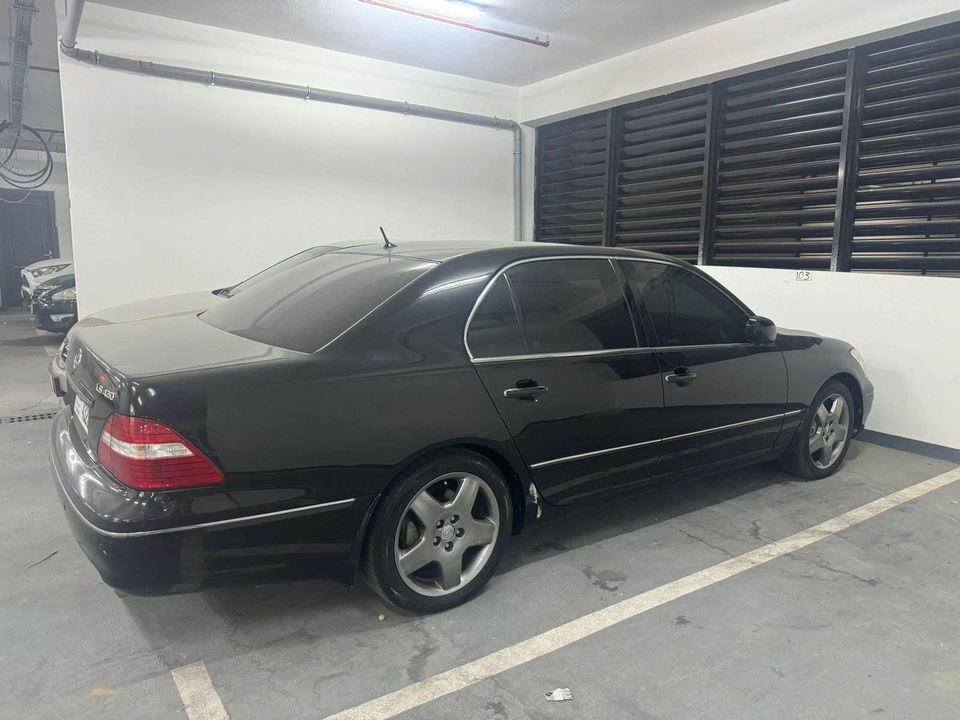 2004 Lexus LS 430