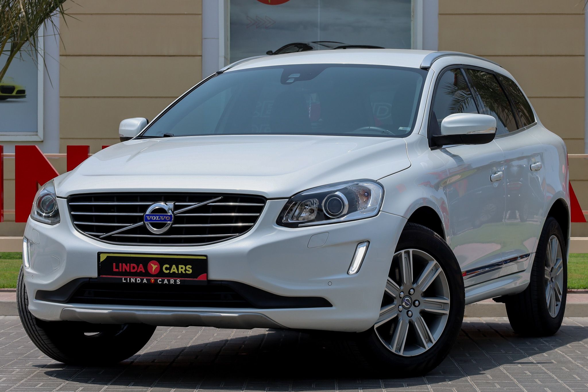 2016 Volvo XC60 in dubai