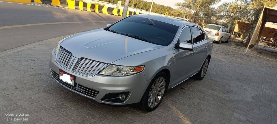 2012 Lincoln MKS in dubai