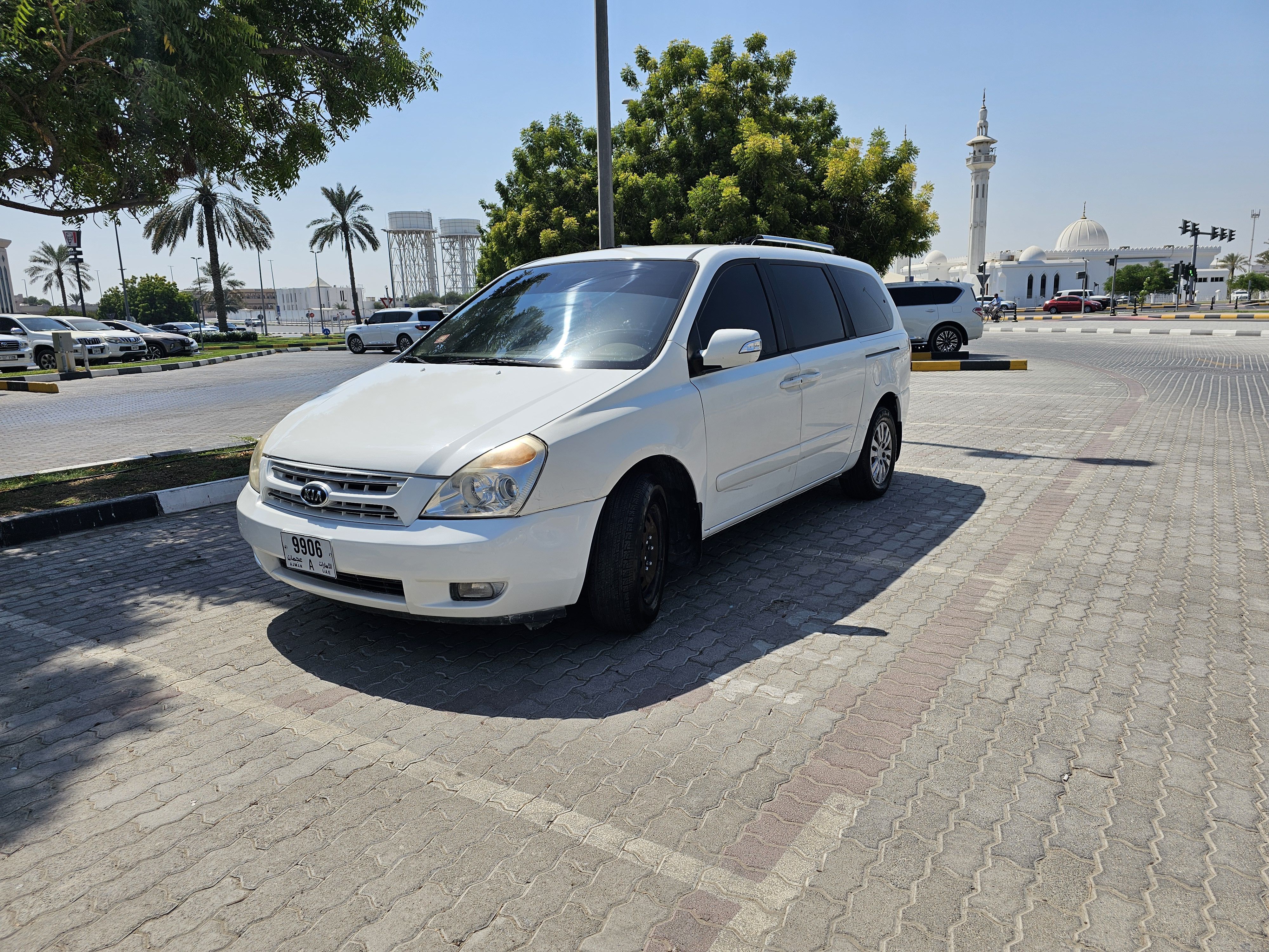 2014 Kia Carnival in dubai