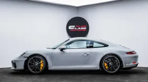 2018 Porsche 911 Carrera