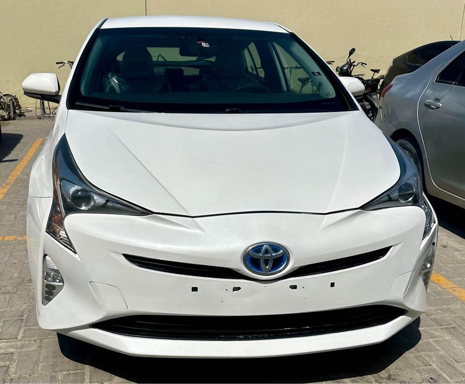 2017 Toyota Prius in dubai