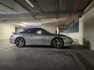 2000 Porsche 911 Carrera in dubai