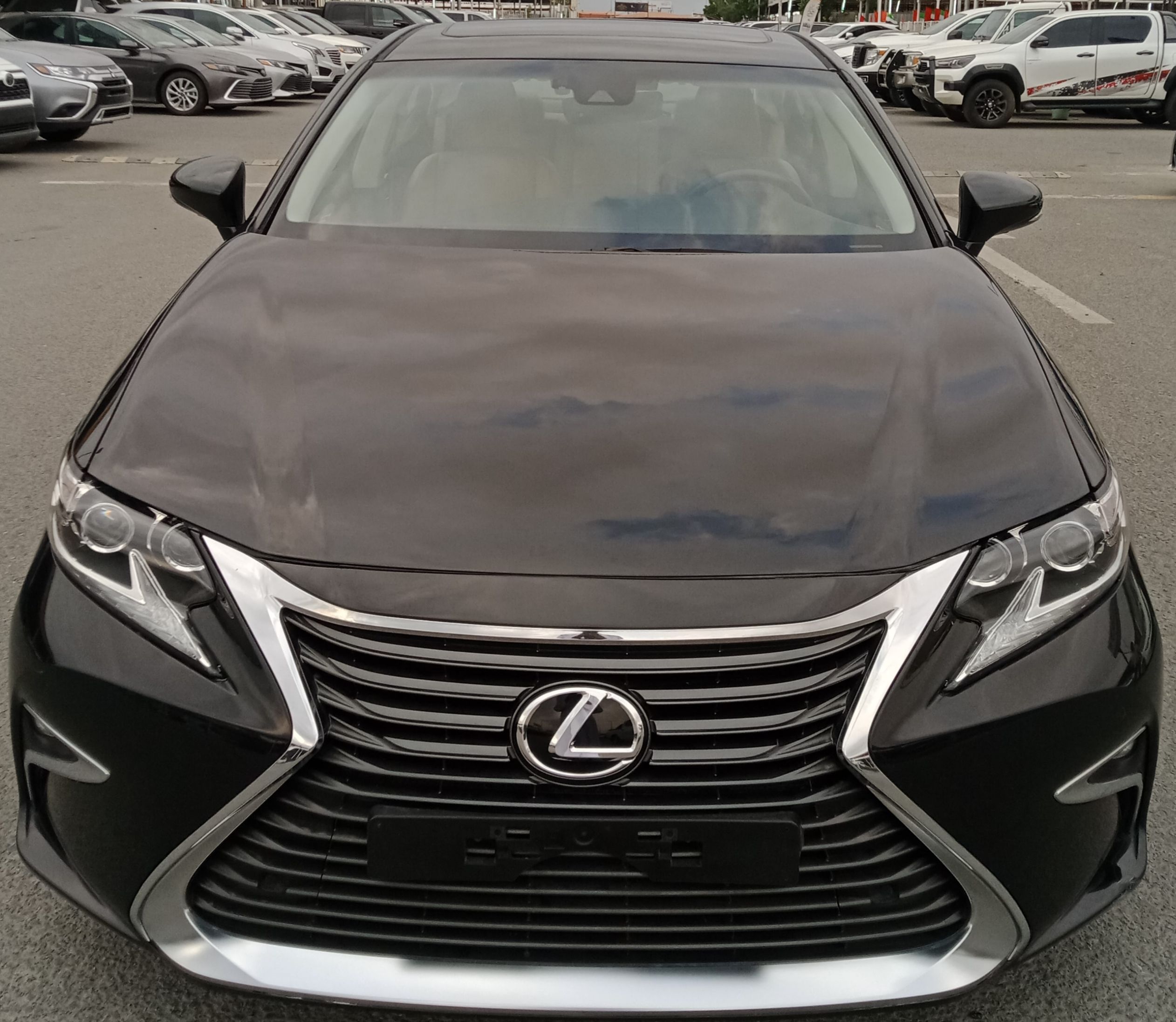 2017 Lexus ES in dubai