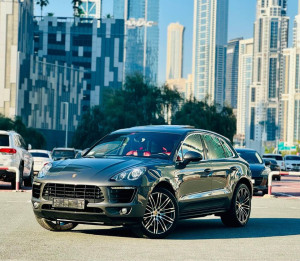 2015 Porsche Macan in dubai