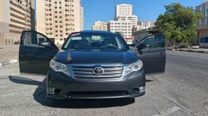 2011 Toyota Avalon in dubai