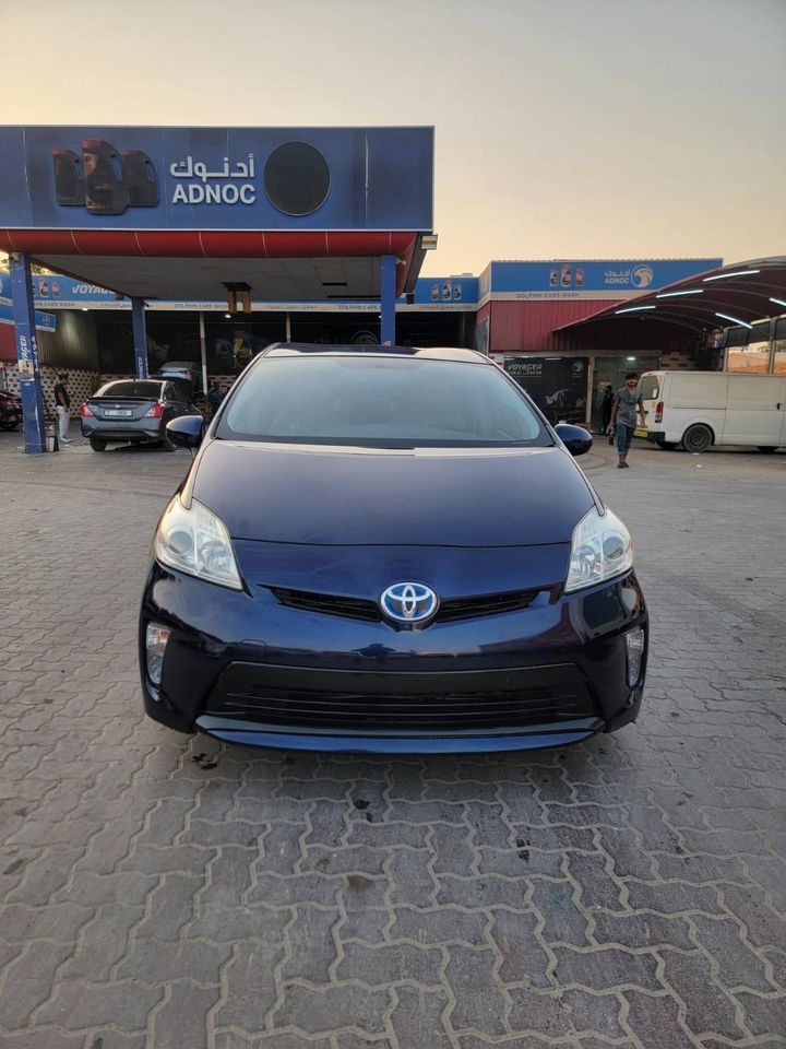 2014 Toyota Prius in dubai