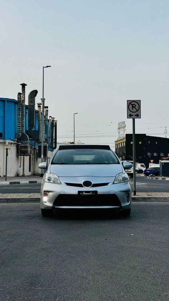 2012 Toyota Prius in dubai