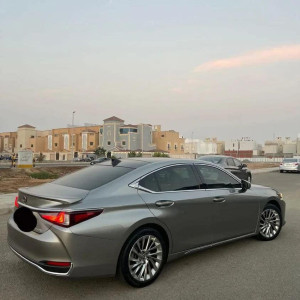 2020 Lexus ES