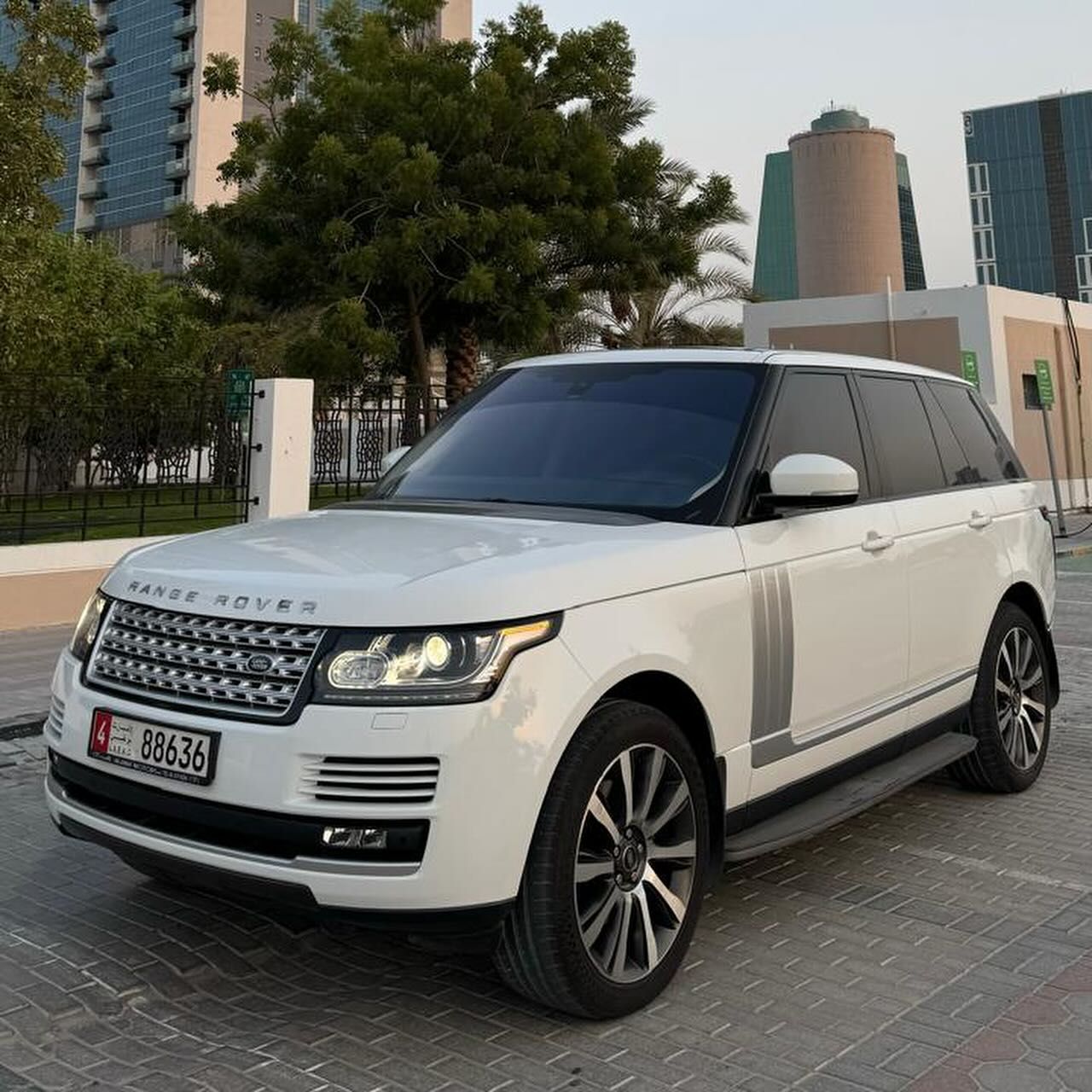 2016 Land Rover Range Rover in dubai