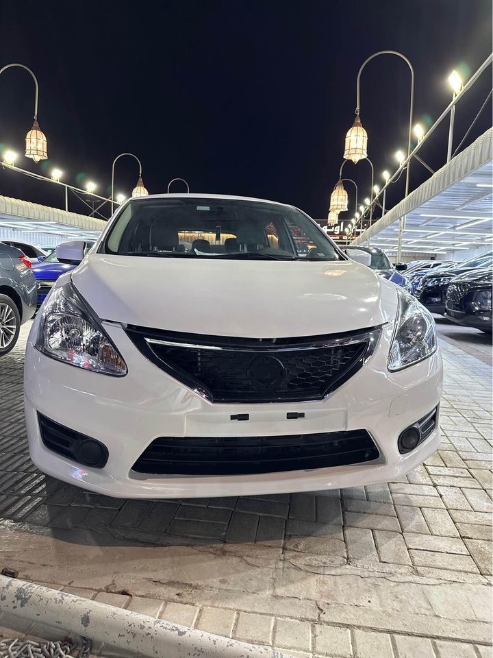 2015 Nissan Tiida in dubai