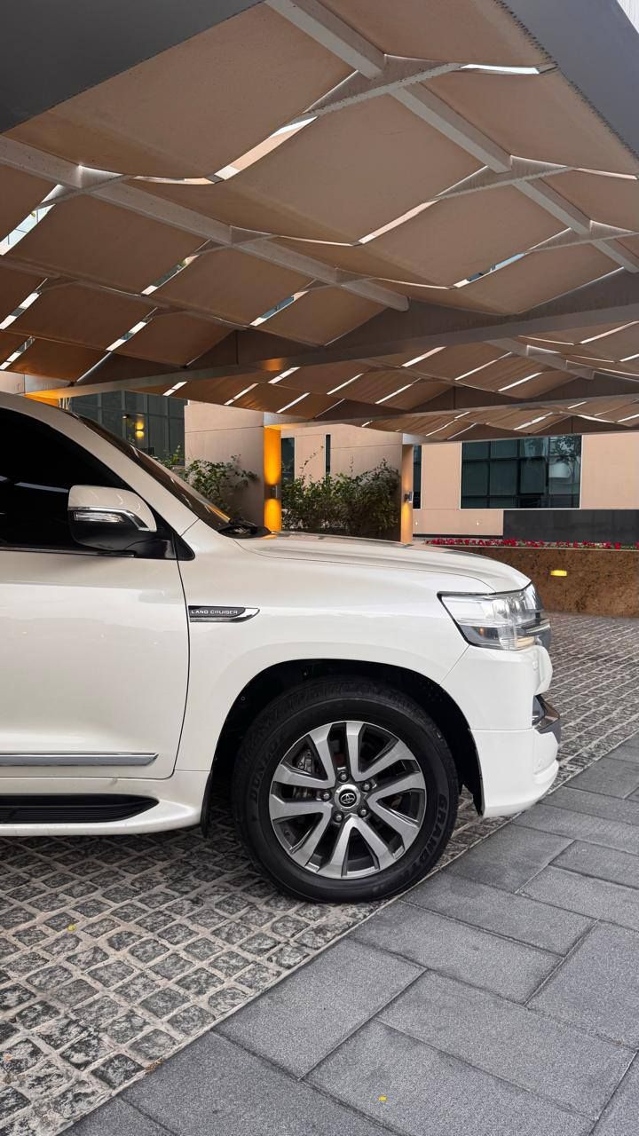 2019 Toyota Land Cruiser