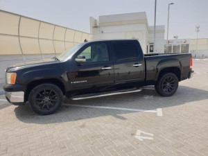 2007 GMC Sierra in dubai