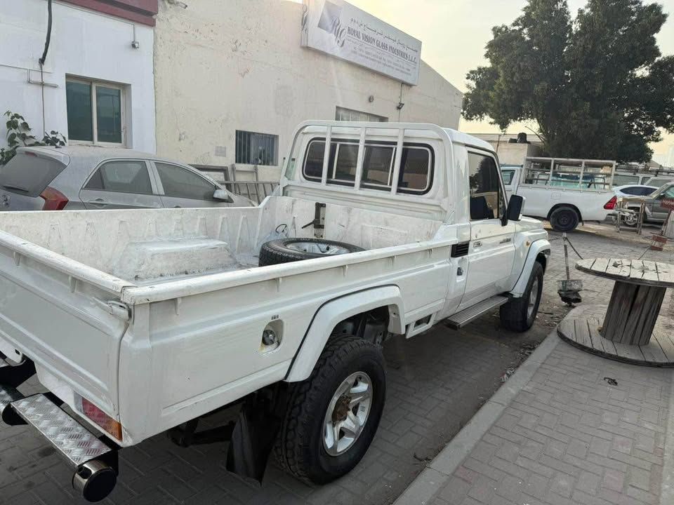 2010 Toyota Land Cruiser Pickup