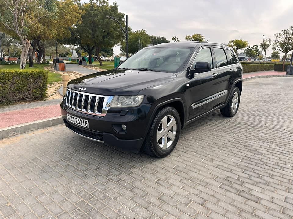 Jeep grand Cherokee limited V6 Gcc Full Option