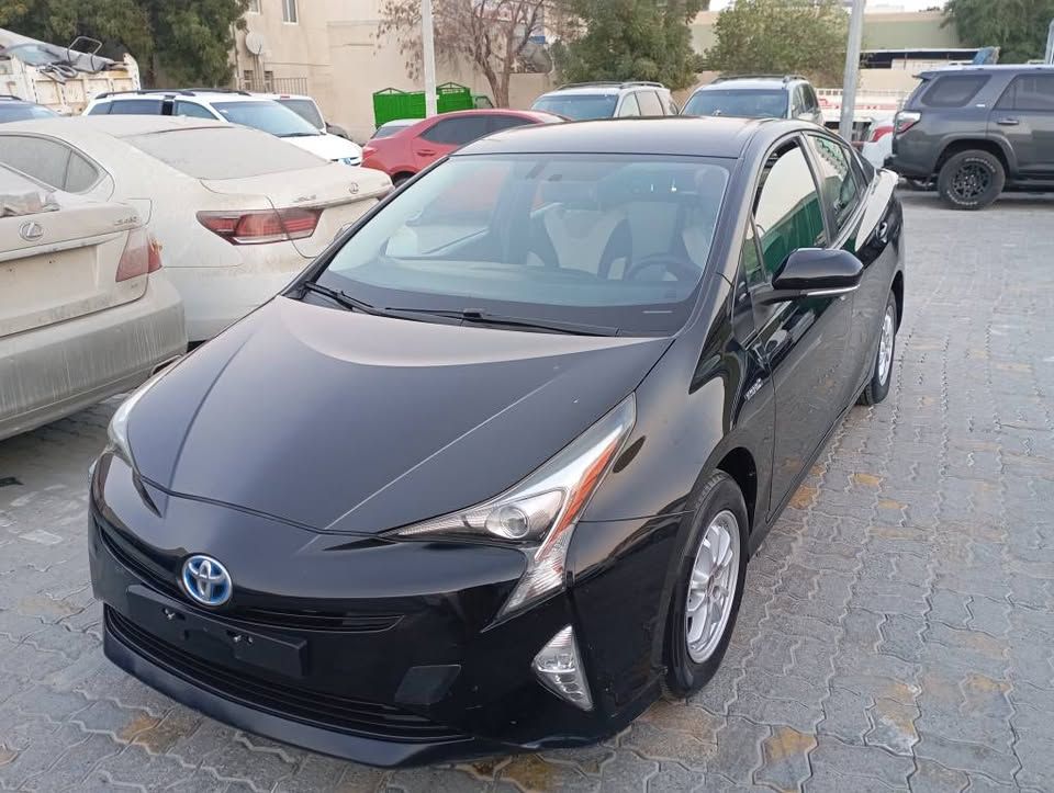 2017 Toyota Prius in dubai