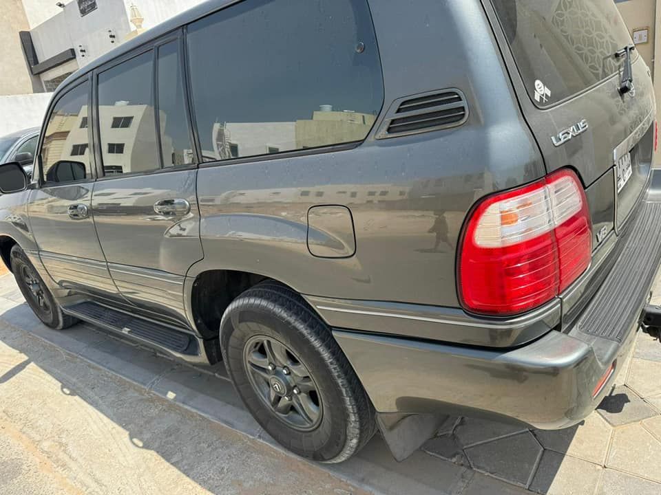 2001 Lexus LX 470