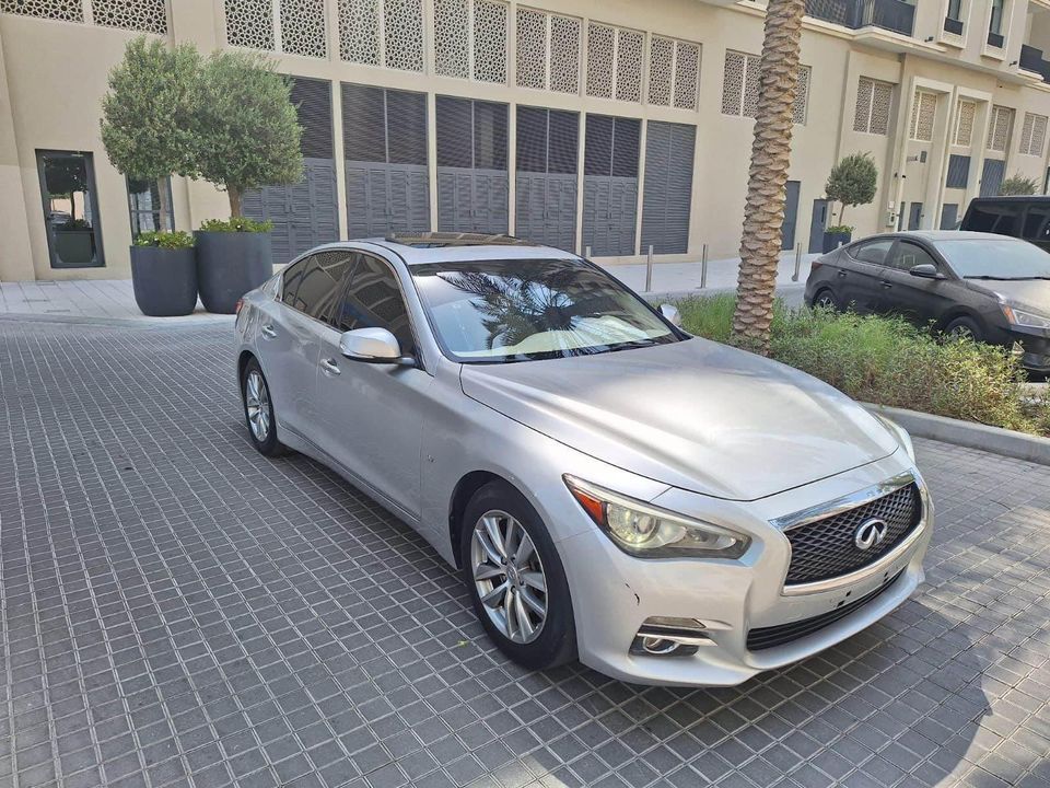 2015 Infiniti Q50 in dubai