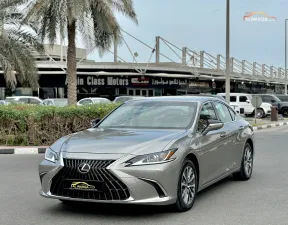 2023 Lexus ES in dubai