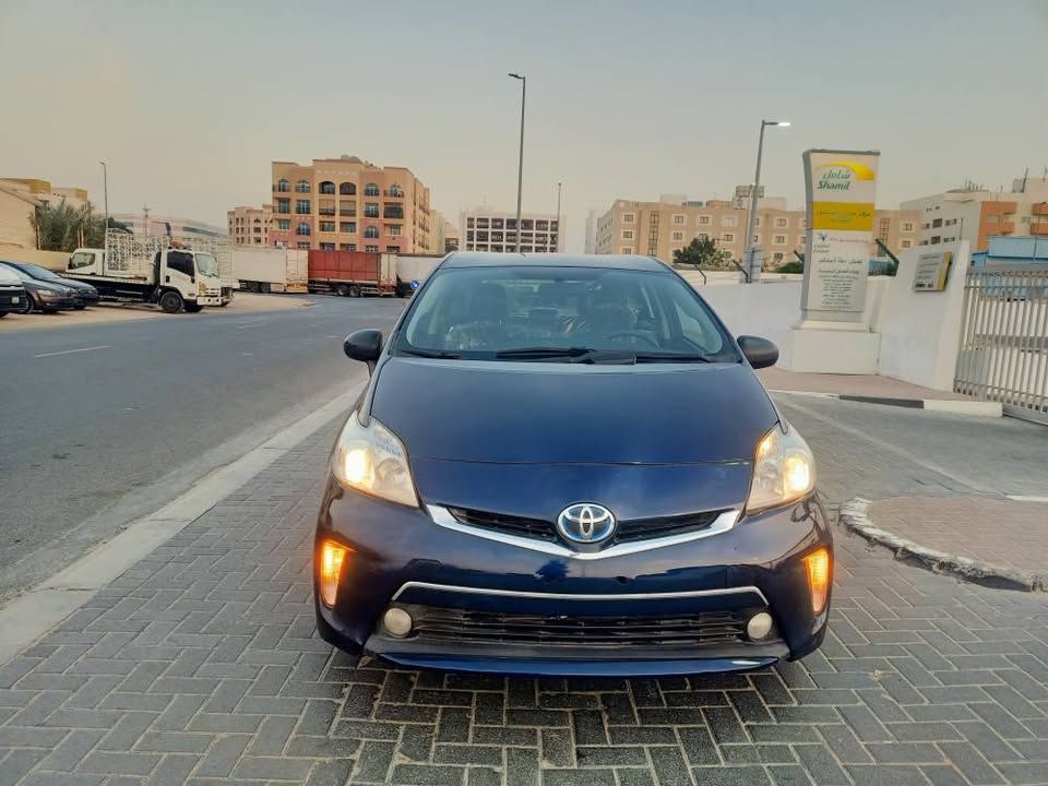 2015 Toyota Prius in dubai