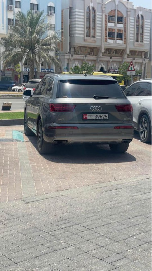 2016 Audi Q7 in dubai