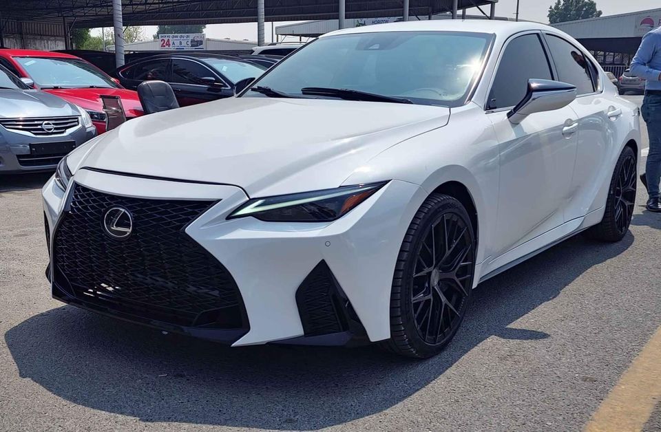 2022 Lexus IS