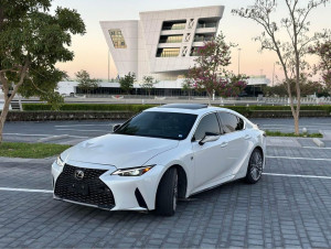 2023 Lexus IS