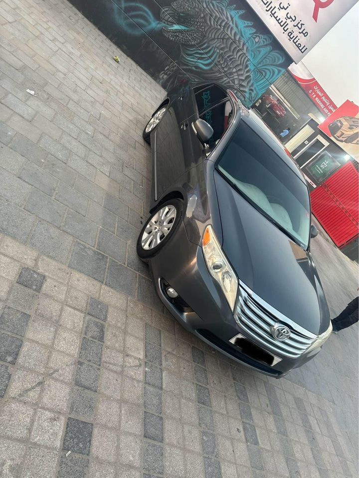 2012 Toyota Avalon in dubai