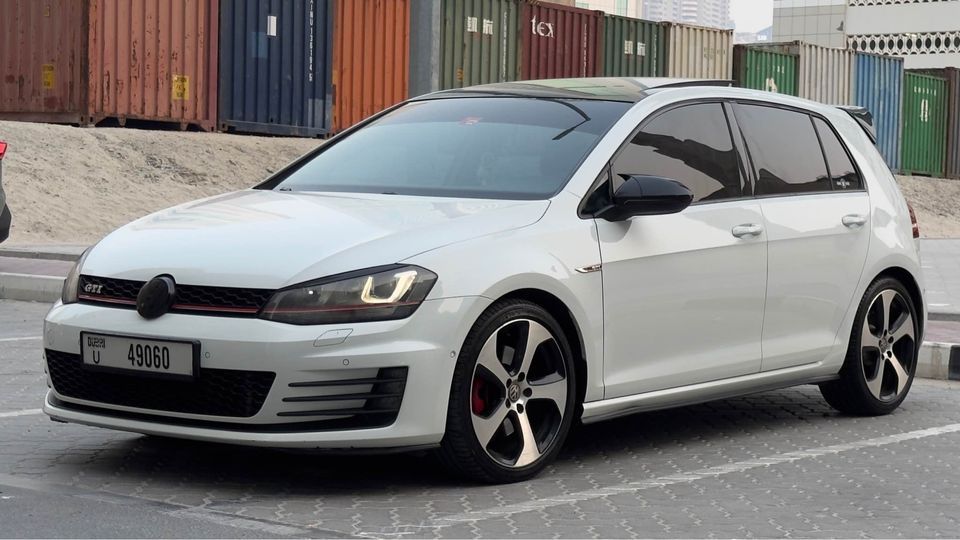 2015 Volkswagen Golf in dubai