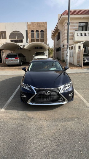 2016 Lexus ES in dubai