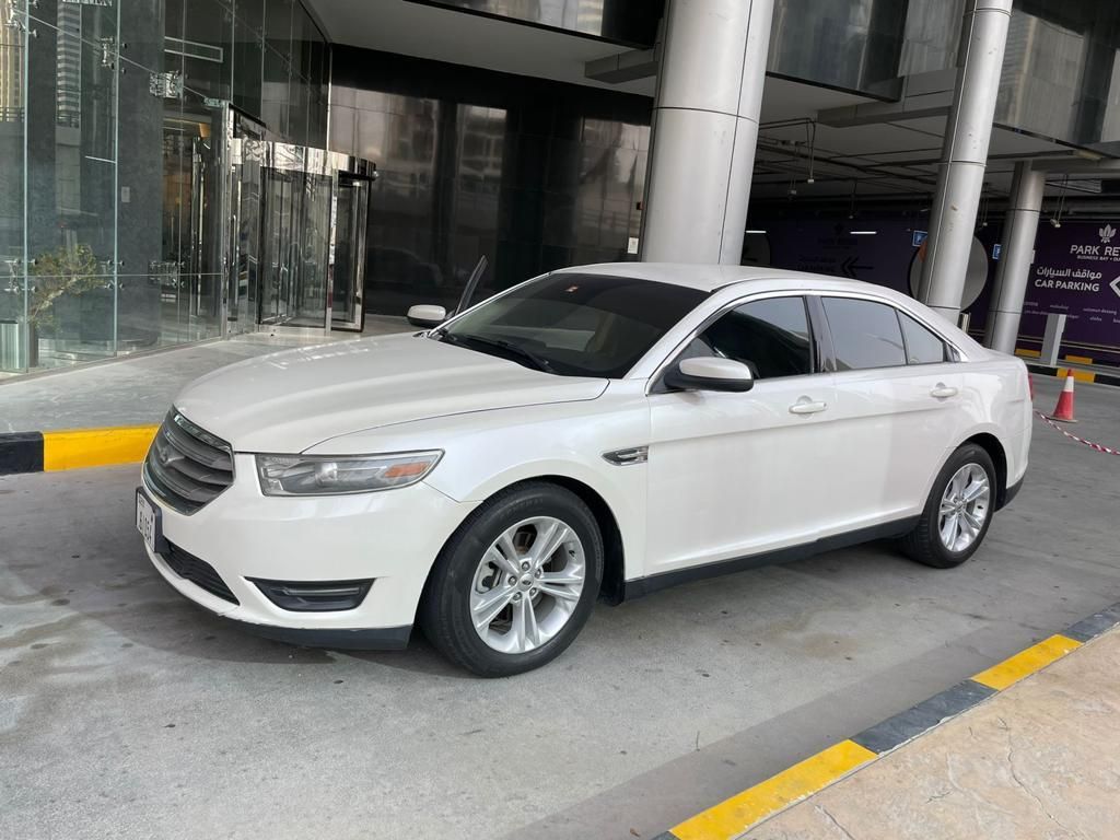 2015 Ford Taurus in dubai