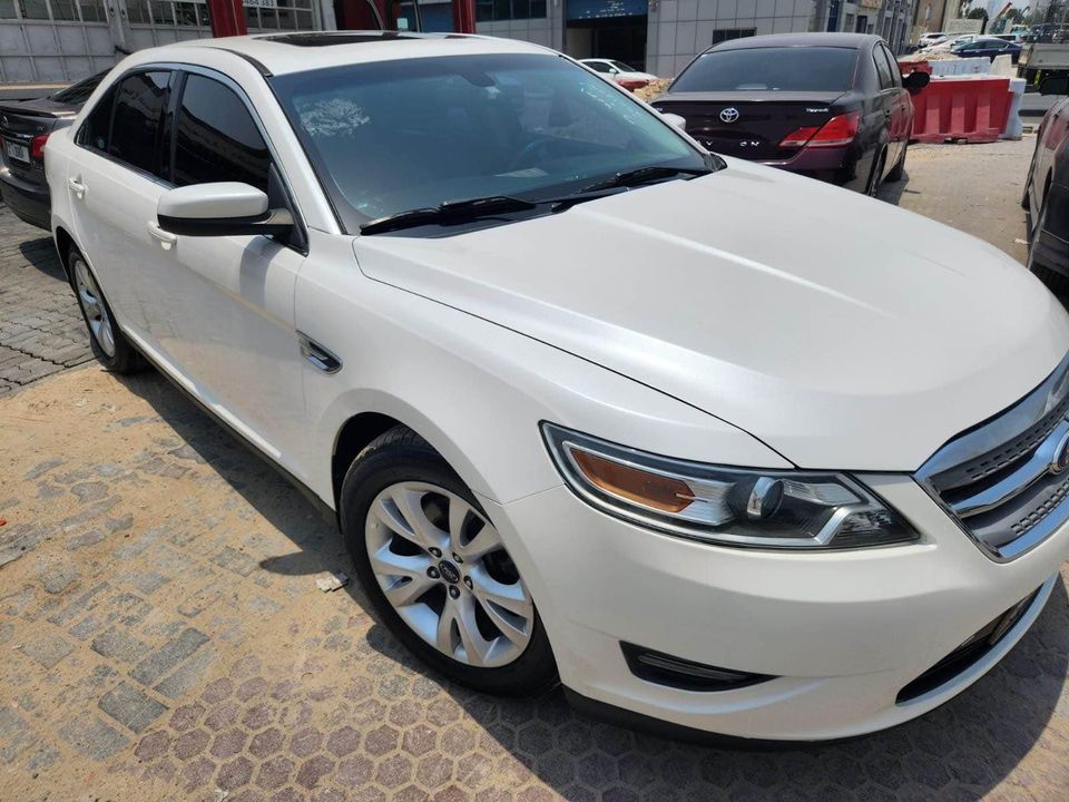 2011 Ford Taurus in dubai